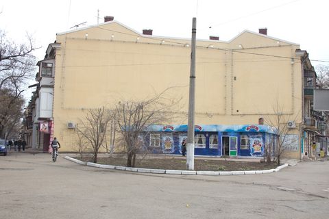 URGENT! For Sale! Right in the heart of the city, the "Vagon" café on a 600-square-meter lot.
