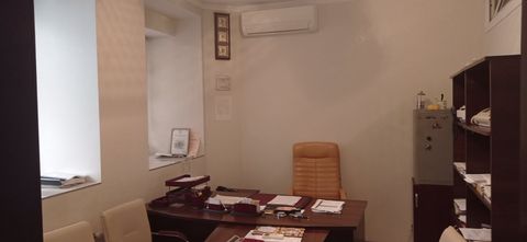 For Sale! Urgent! Commercial space for business with a full-sized 87-square-meter basement
