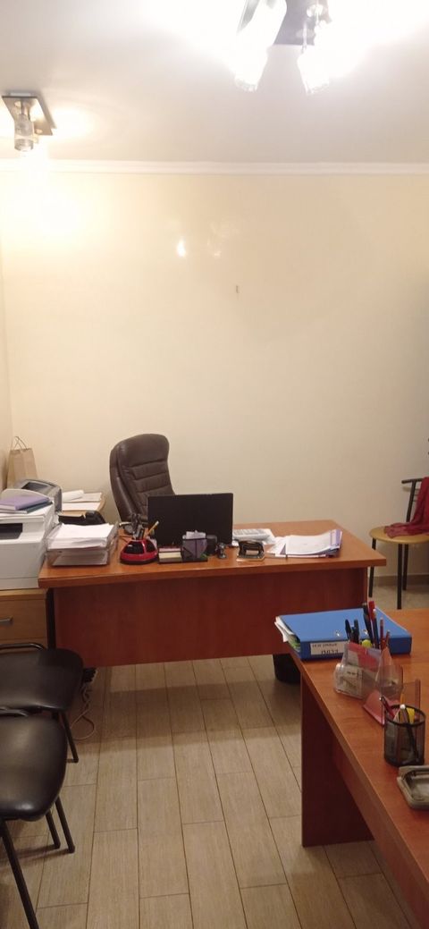 For Sale! Urgent! Commercial space for business with a full-sized 87-square-meter basement