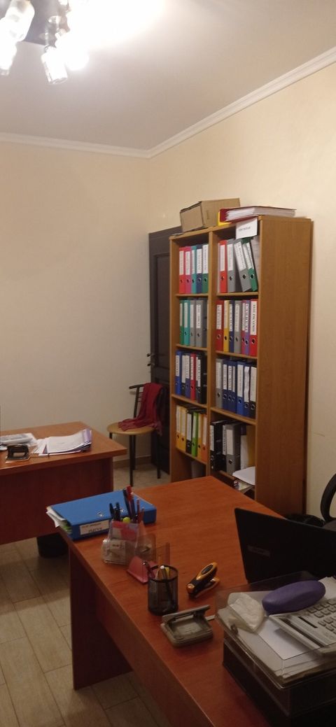 For Sale! Urgent! Commercial space for business with a full-sized 87-square-meter basement