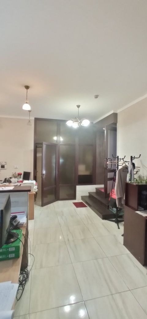 For Sale! Urgent! Commercial space for business with a full-sized 87-square-meter basement