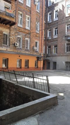 For Sale! Urgent! Commercial space for business with a full-sized 87-square-meter basement