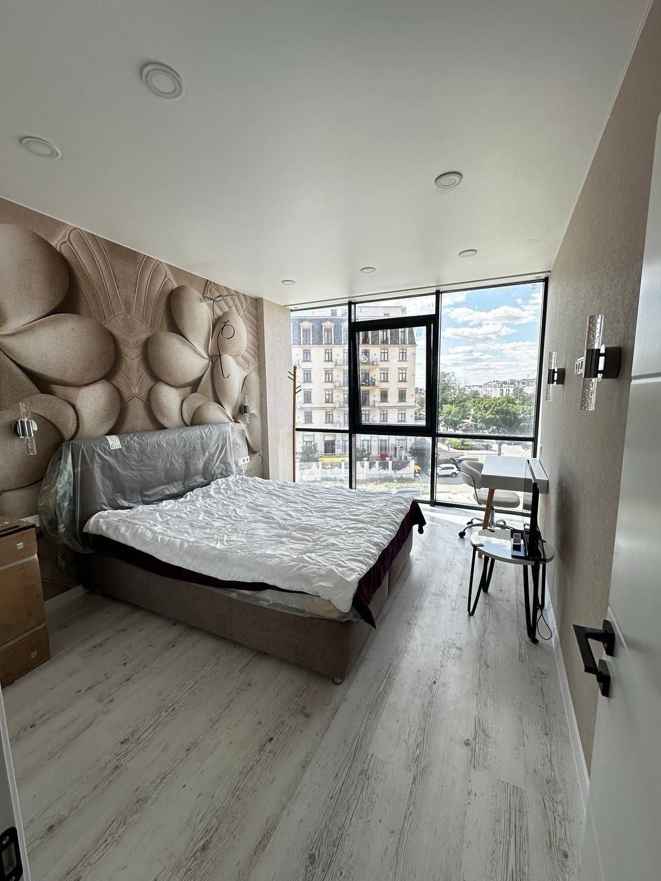 Apartment by the sea in a newly completed building