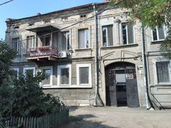 Apartment on Starokinniy Lane