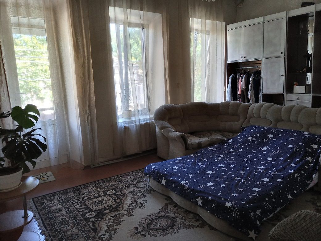 Apartment on Starokinniy Lane