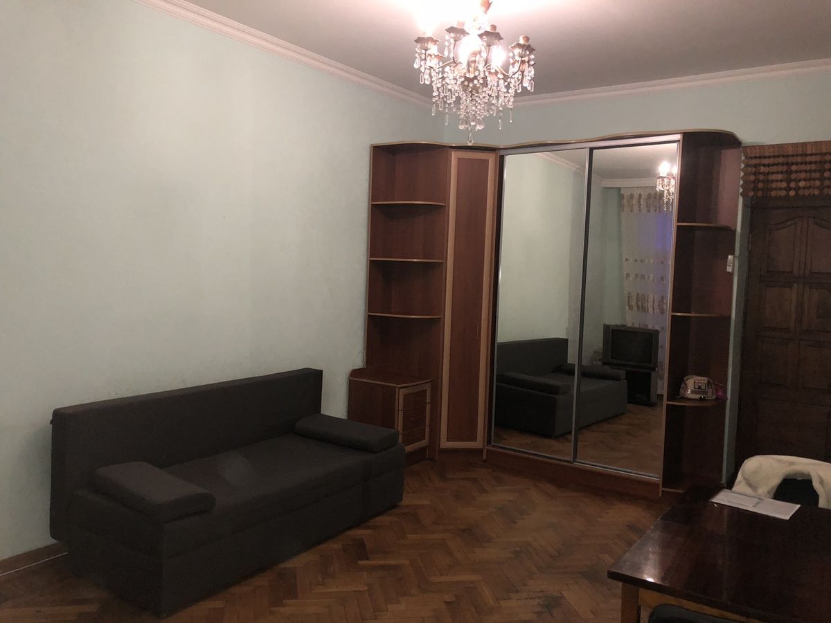 Квартира на Базарна вул.