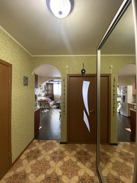 Apartment in the Raduzhny neighborhood, on