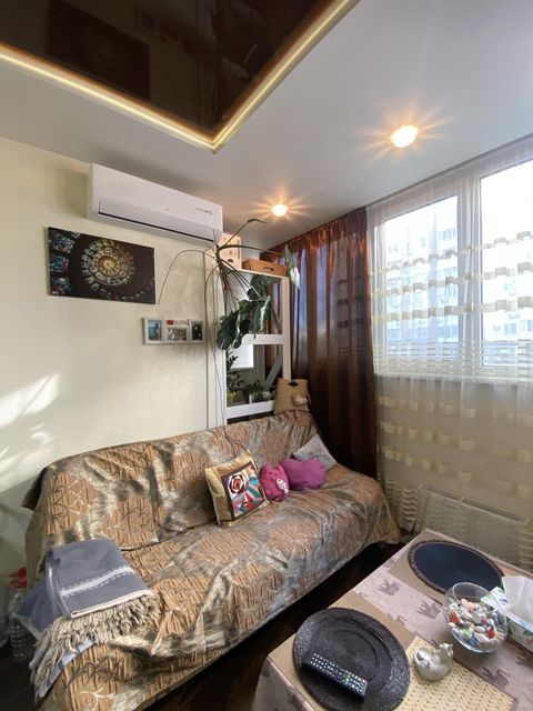 Apartment in the Raduzhny neighborhood, on