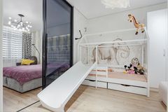 For sale: 2-bedroom apartment with high-end renovations in 49 Zhemchuzhina (Arhitektorskaya)