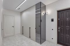 For sale: 2-bedroom apartment with high-end renovations in 49 Zhemchuzhina (Arhitektorskaya)