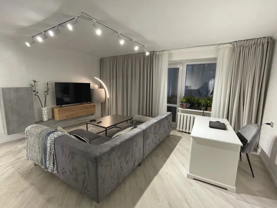 Apartment on Pionerskaya (Akademicheskaya)