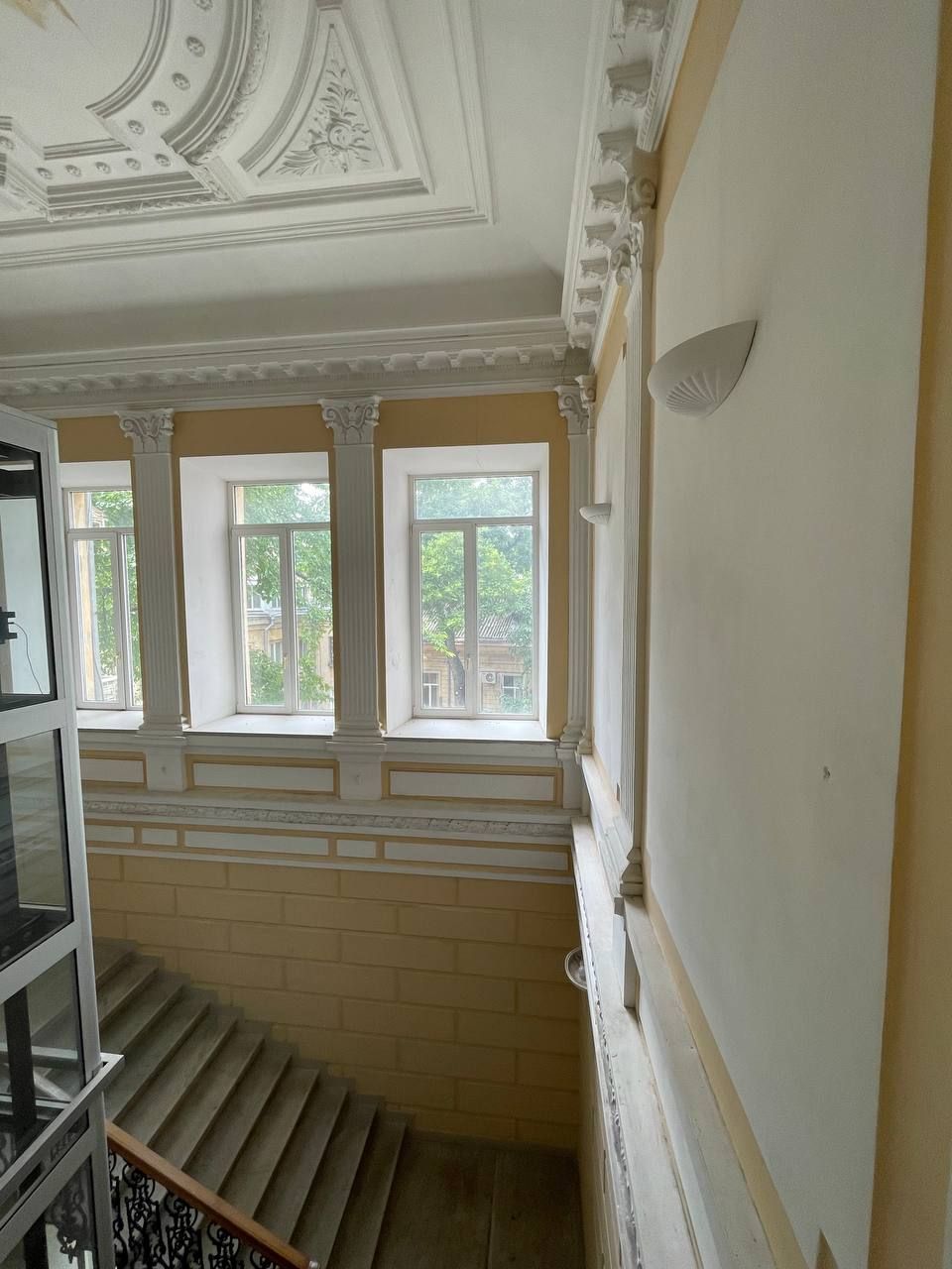 Apartment for sale with a terrace in the city center, with a view of the sea.