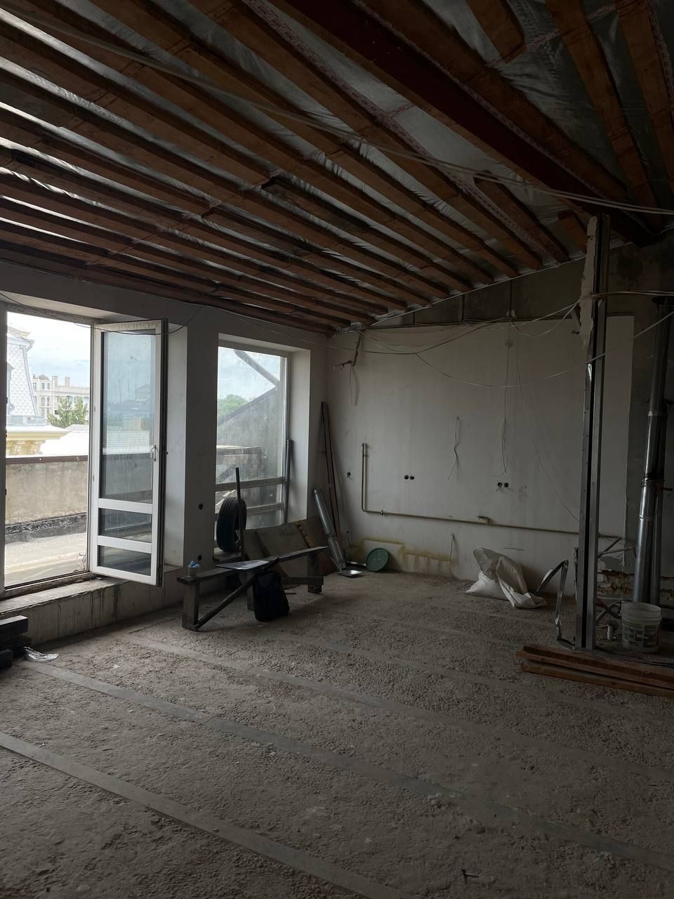 Apartment for sale with a terrace in the city center, with a view of the sea.