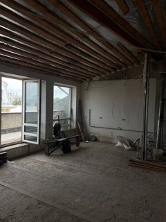 Apartment for sale with a terrace in the city center, with a view of the sea.