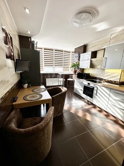Apartment on General Bocharova Street