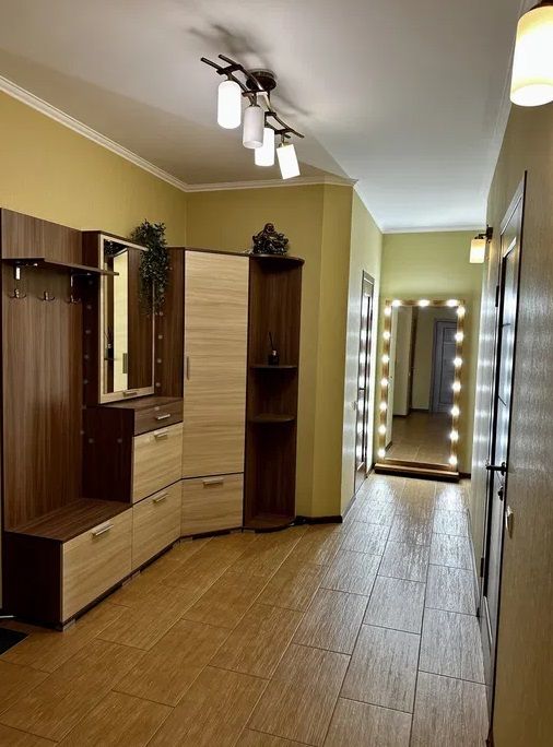 Apartment on General Bocharova Street