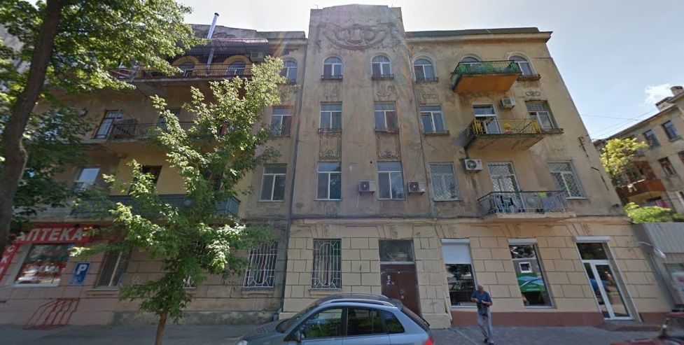 Apartment on Pirogovska Street