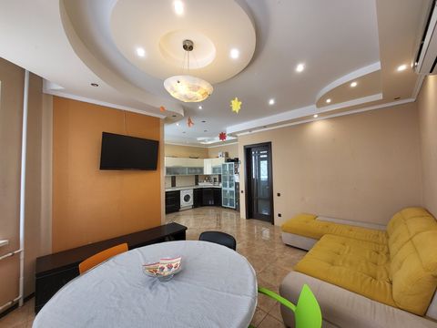 Apartment on Topoleva Street