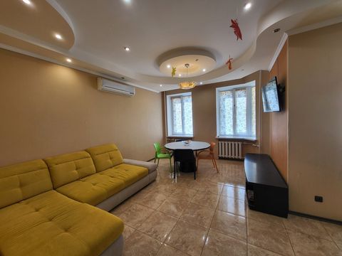 Apartment on Topoleva Street