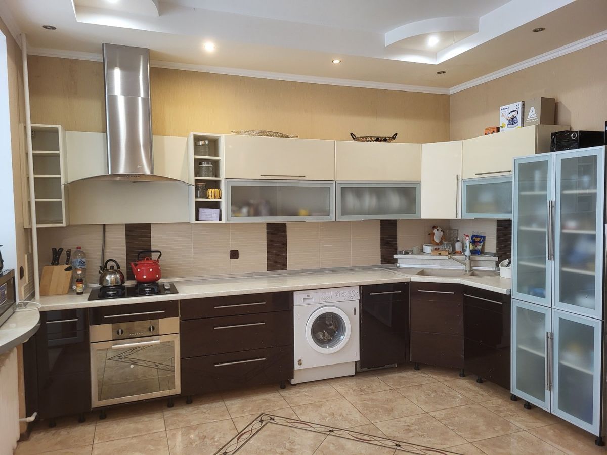 Apartment on Topoleva Street
