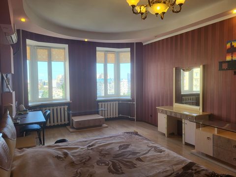 Apartment on Topoleva Street