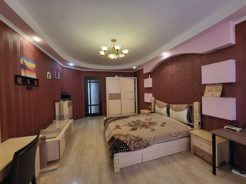 Apartment on Topoleva Street