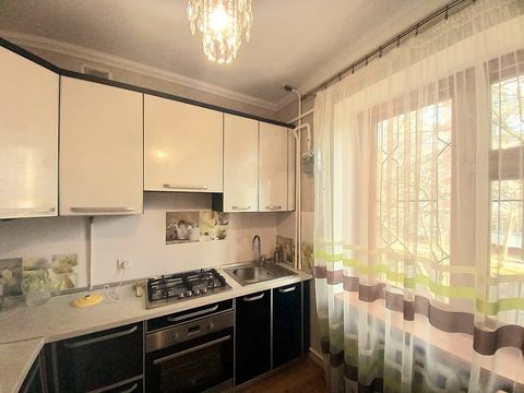Продам 3-х кімнатну з капремонтом вул.К.Луніна /Адмиральский пр-т