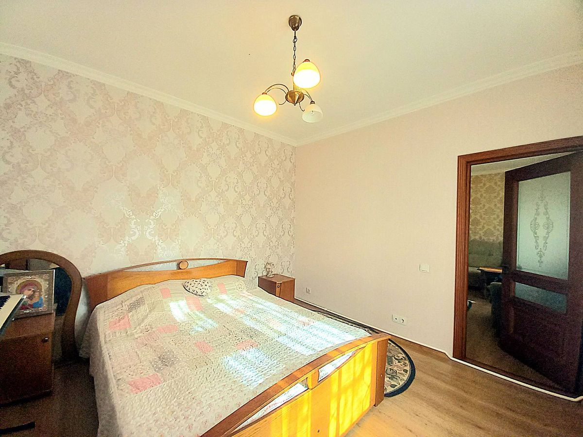 Продам 3-х кімнатну з капремонтом вул.К.Луніна /Адмиральский пр-т