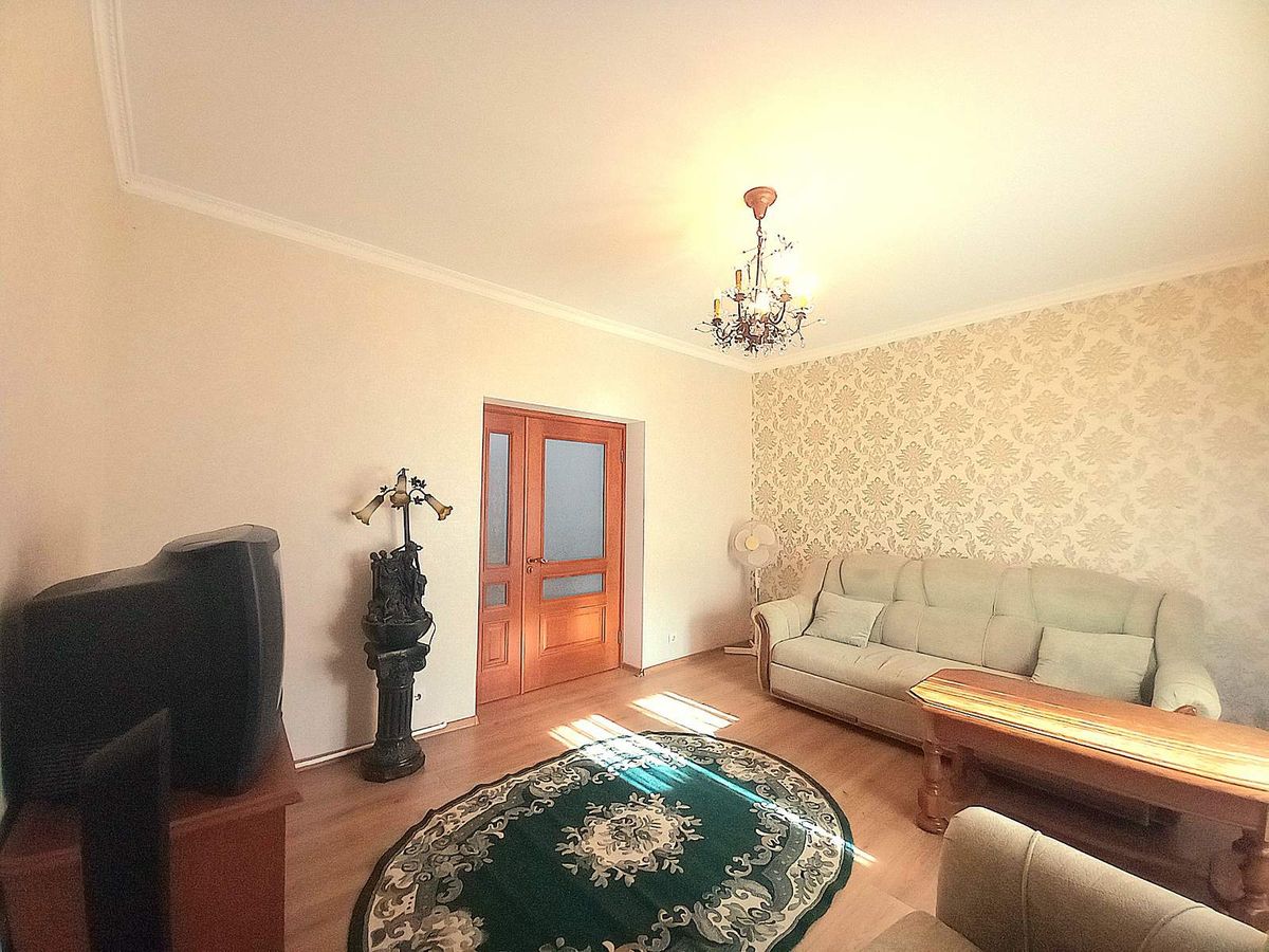 Продам 3-х кімнатну з капремонтом вул.К.Луніна /Адмиральский пр-т