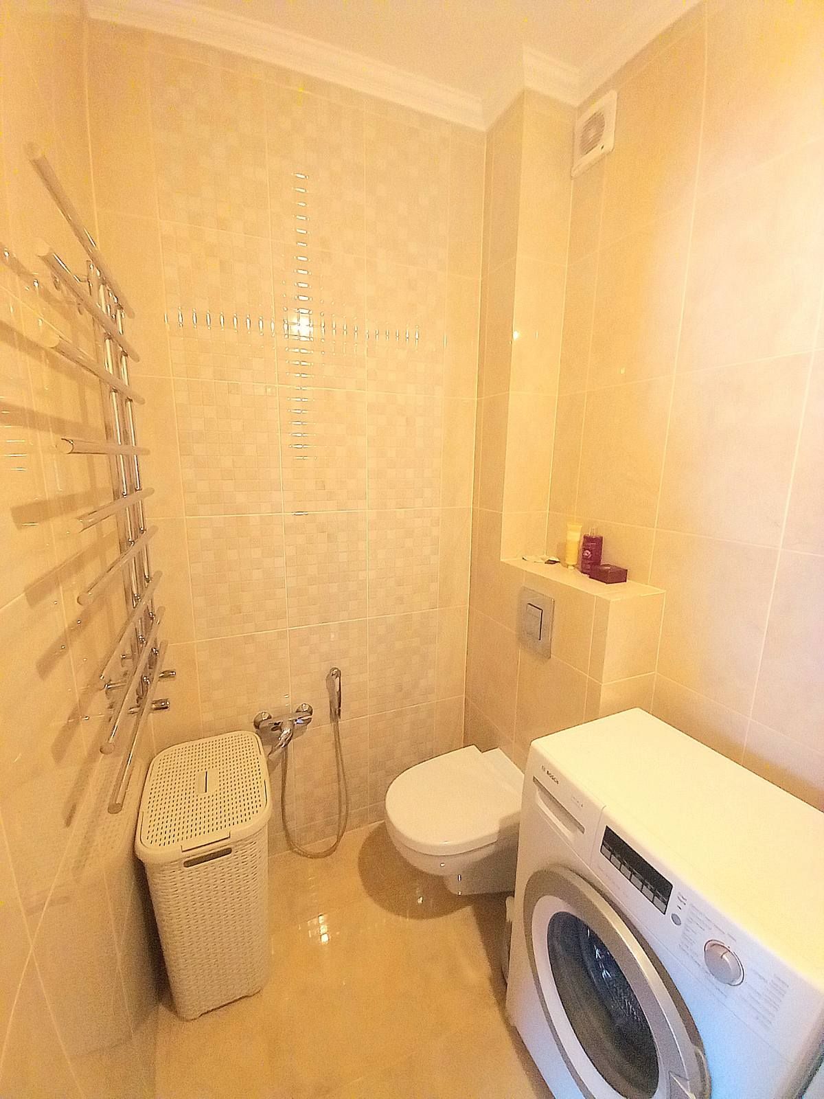 Продам 3-х кімнатну з капремонтом вул.К.Луніна /Адмиральский пр-т