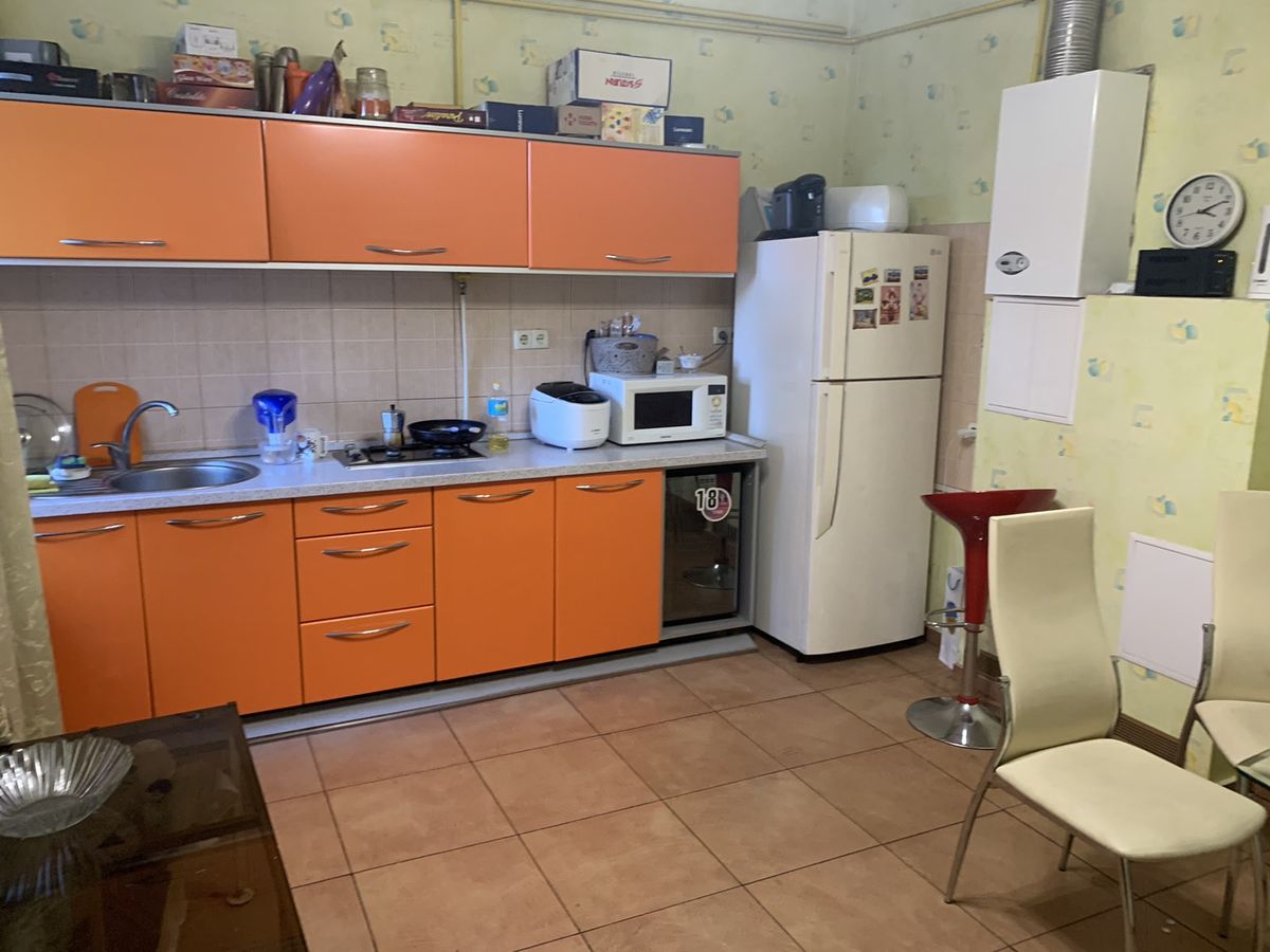 Apartment on Lva Tolstogo Street