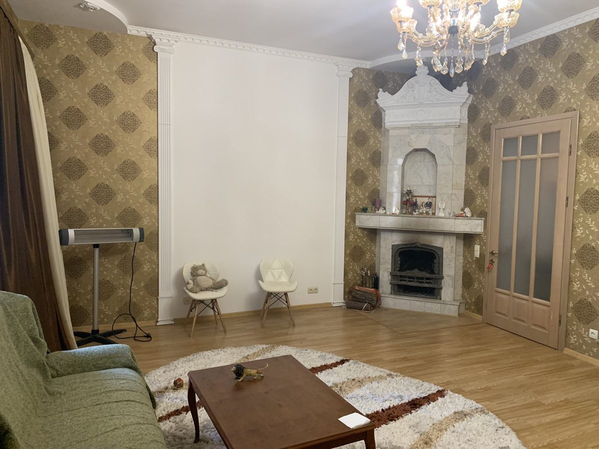 Apartment on Lva Tolstogo Street