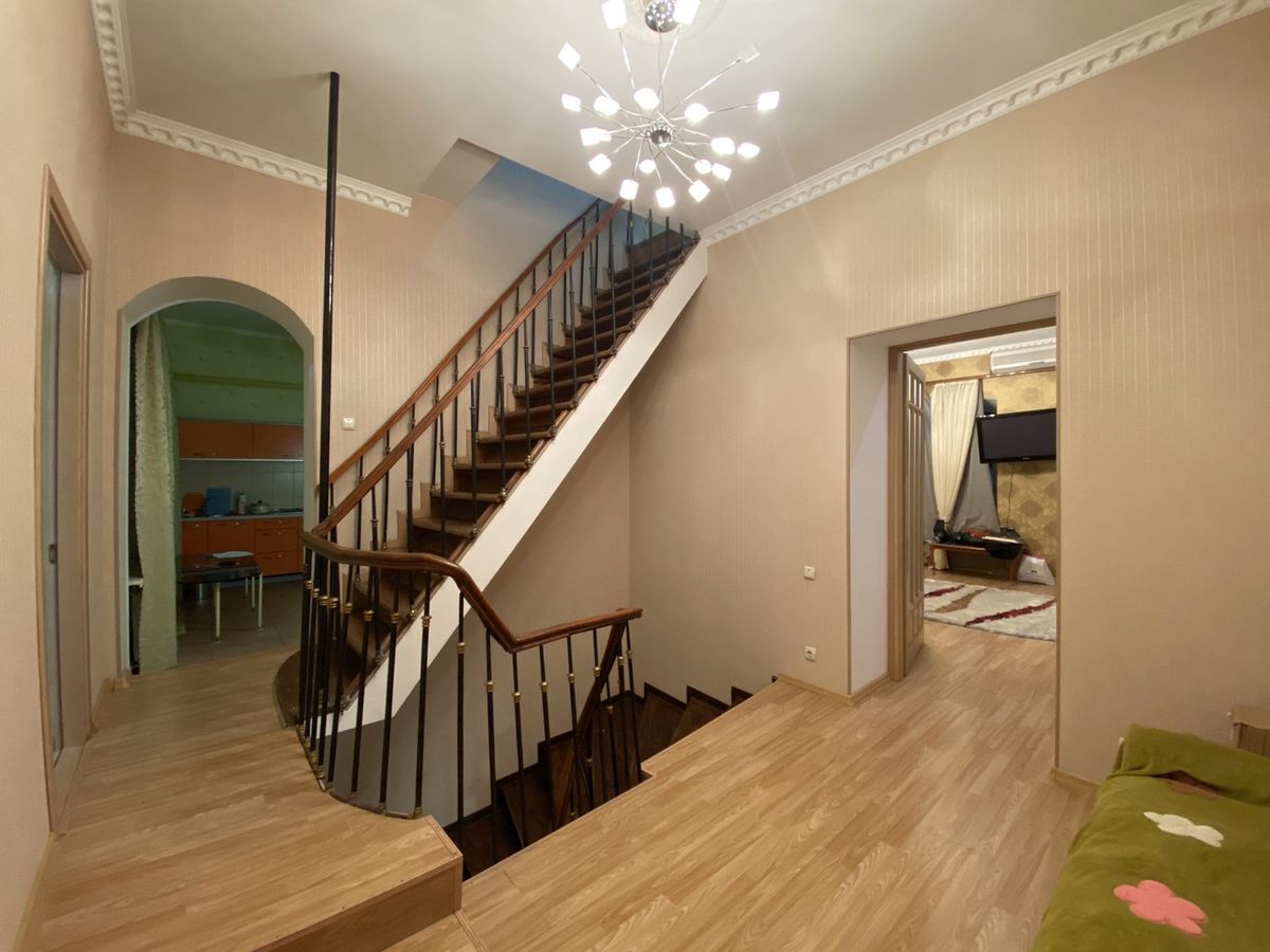 Apartment on Lva Tolstogo Street