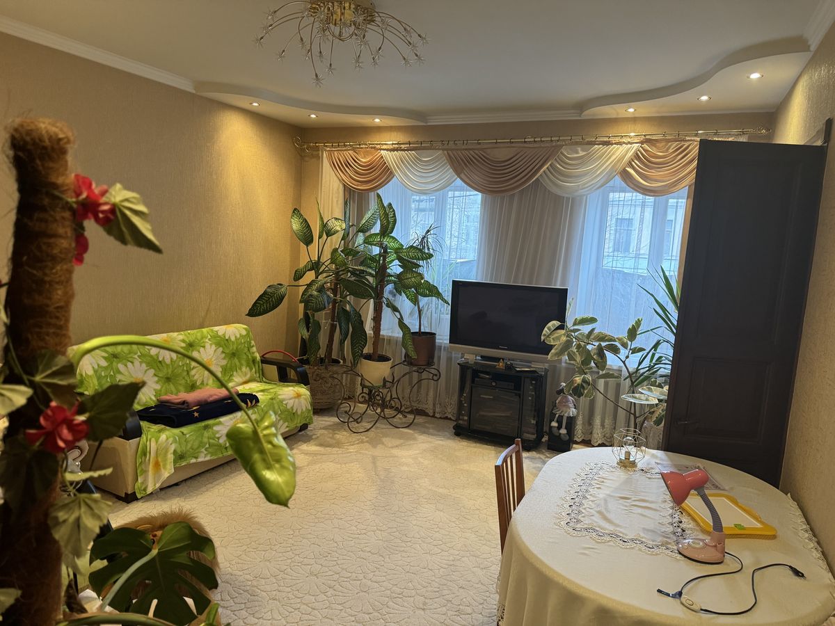 Apartment on Degtyarna Street