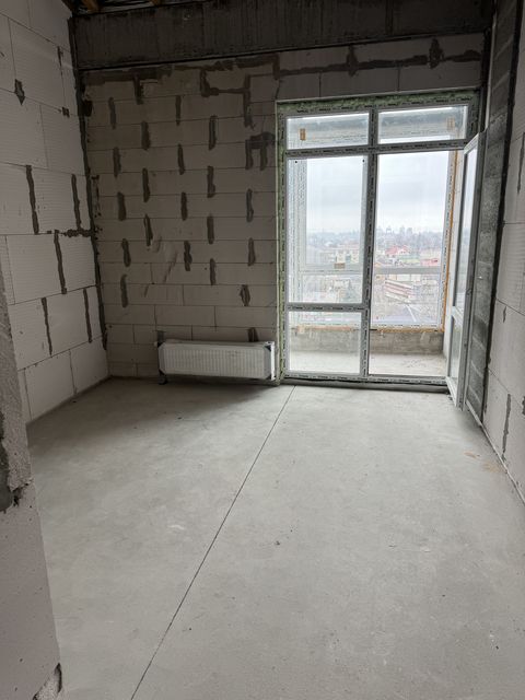 Apartment on Slobidska Street