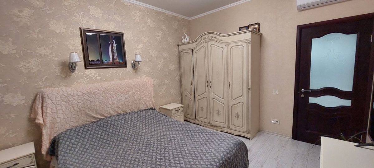 Apartment on Lyustdorfskaya Street