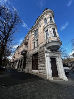 A luxurious apartment on Preobrazhenskaya/Mayakovskogo Street