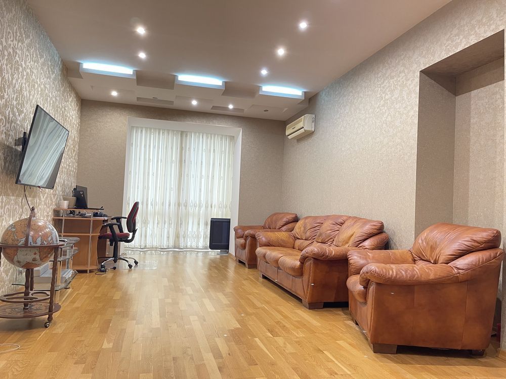 Apartment on Sahaidachny (Lidersovsky) Boulevard