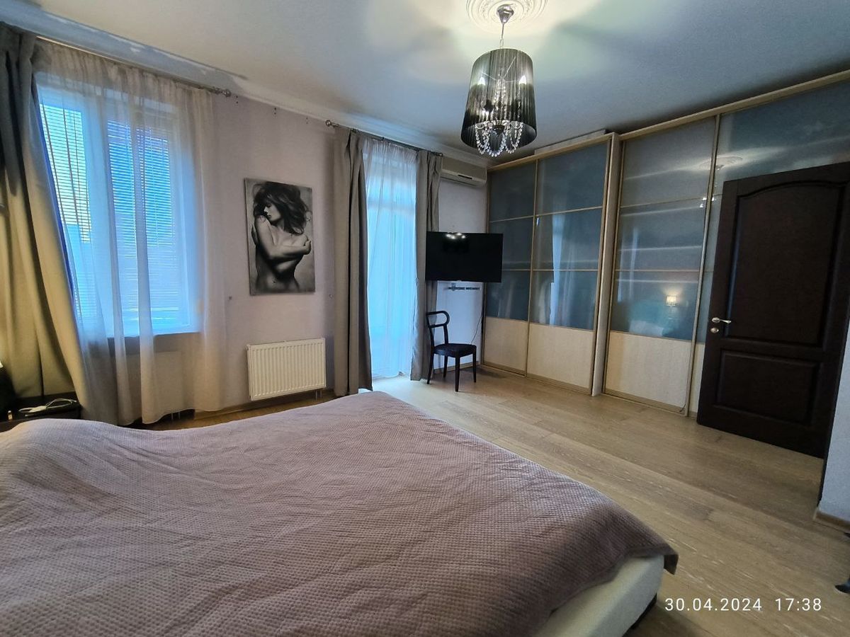 Apartment on Zhukovsky Street.