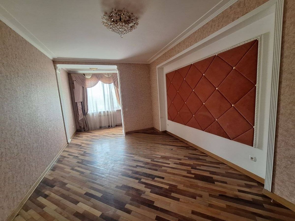 3 комнатная квартира на Новосельского ул