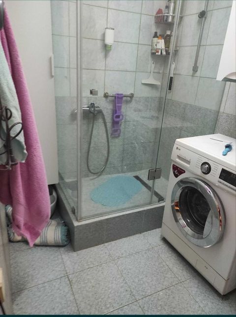 Продам квартиру на Середній вул.