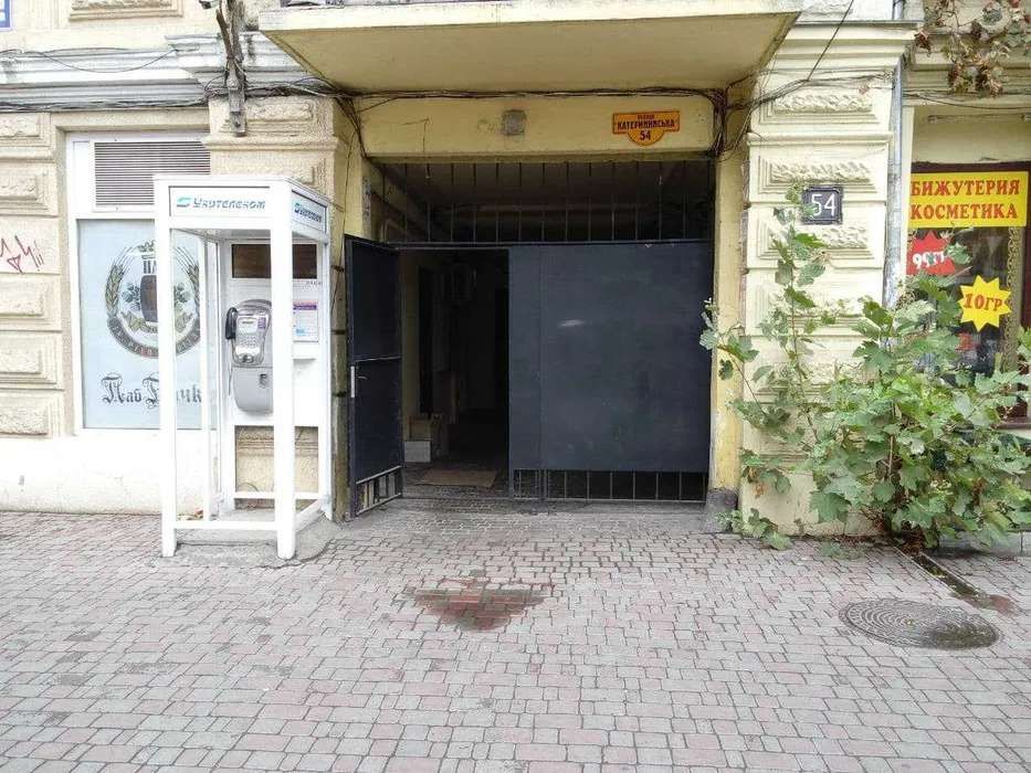 Room on European Street