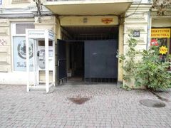 Room on European Street