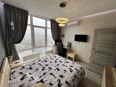 Apartment on Serednofontanska Street