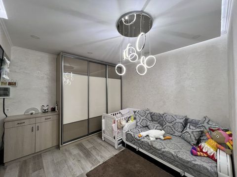 Apartment on Serednofontanska Street