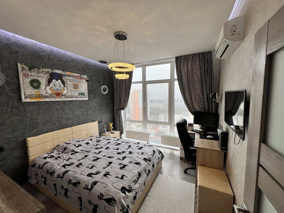 Apartment on Serednofontanska Street