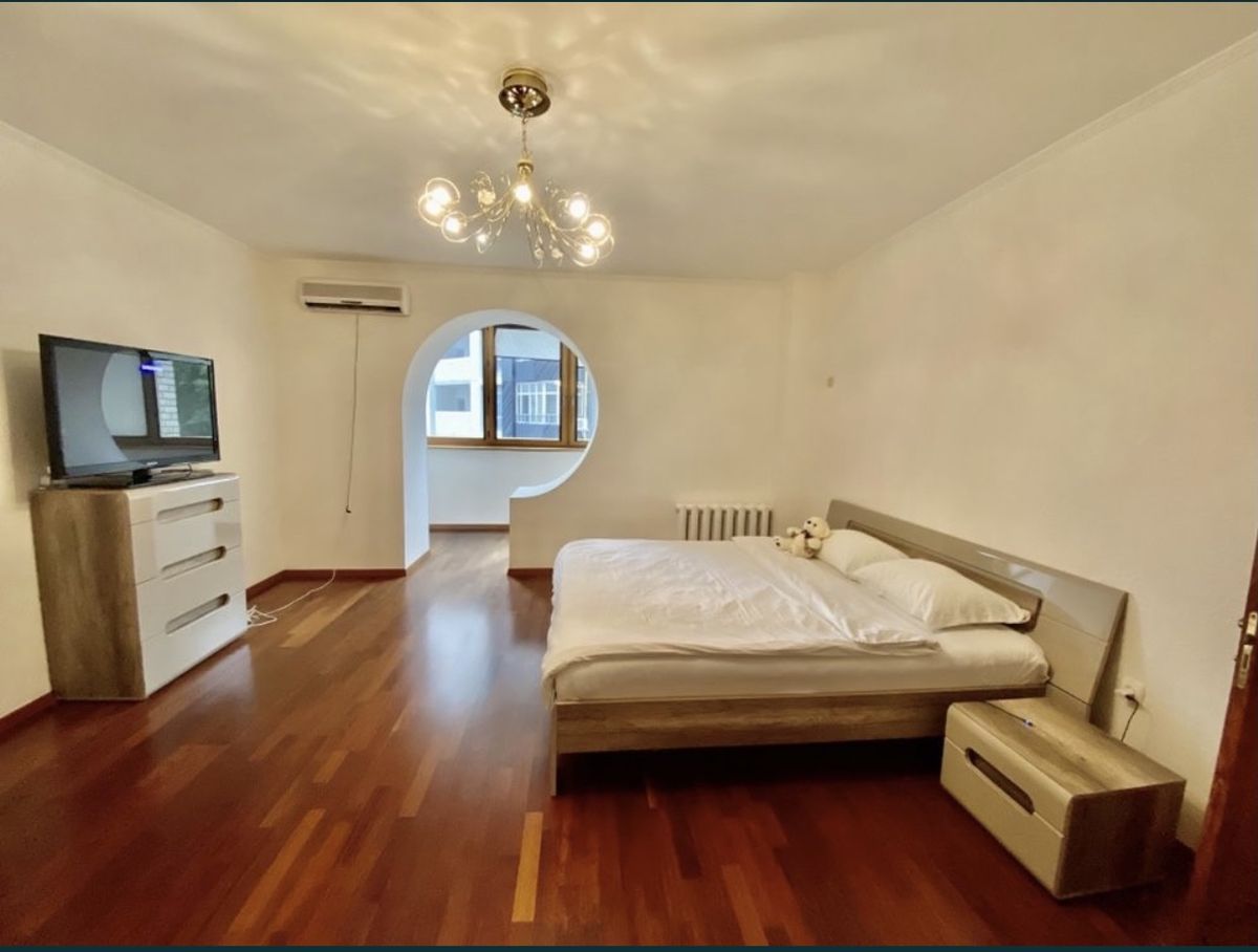 Apartment on Shady Street