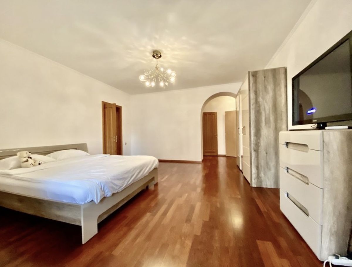 Apartment on Shady Street