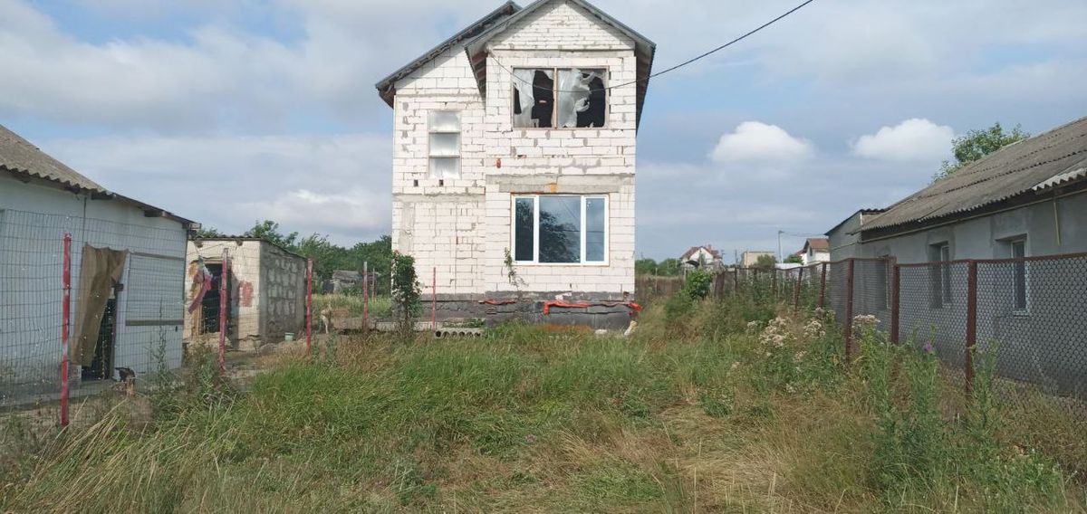 Продам коробку 2 этажа в Новой Дофиновке