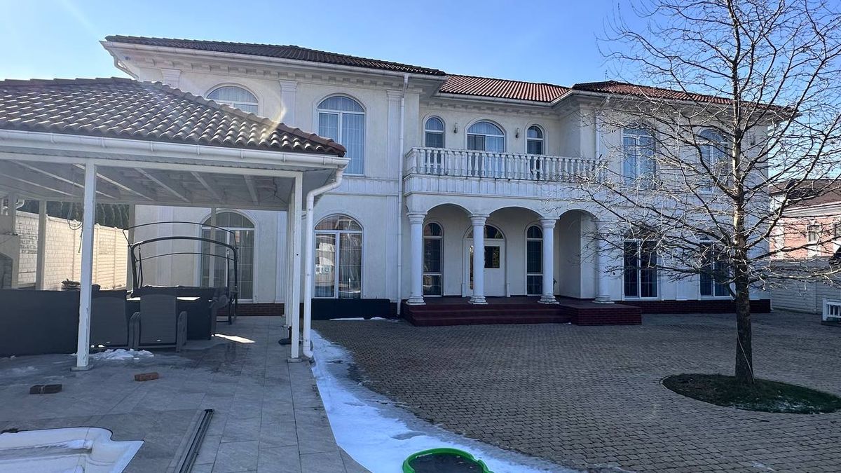 У продажу просторий будинок в Совинйон 3